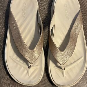 CROCS Women’s Glitter Strap Flip Sandals in Champagne Gold and White size 9